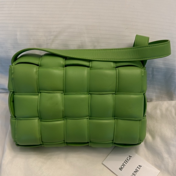 Bottega Veneta Padded Cassette bag in Acid Green leather - Picture 5 of 10